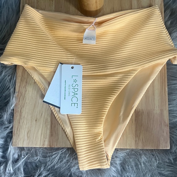L*SPACE NWT JESS TOP in GOLDEN HOUR - Picture 11 of 15
